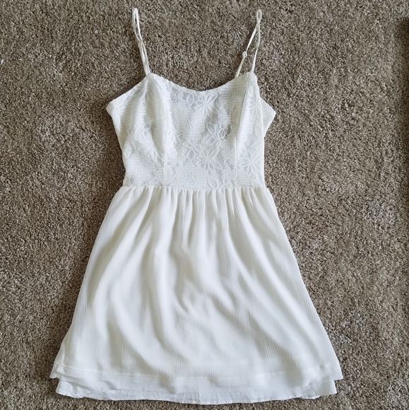 SOLD | White lace dress - Picture 6 of 9